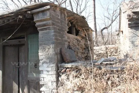 Brick wall outside and stone wall inside - a face building.