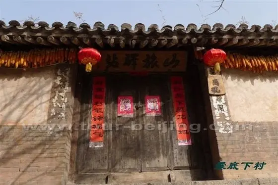Brick walls, red lanterns, yellow corns underthe sun.