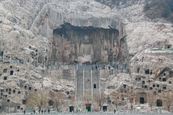 How to Visit Longmen Grottoes (Travel Tips, Photos and Maps)