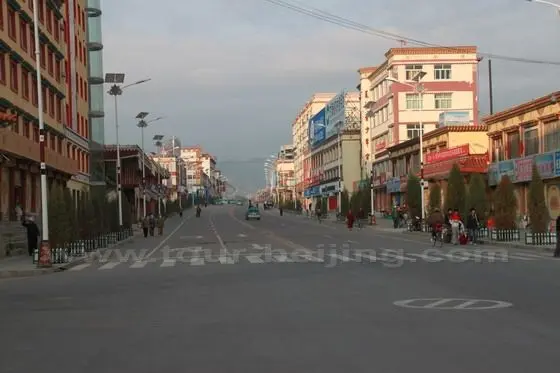 But it was still early in the morning with few people on the street (People's Road)..