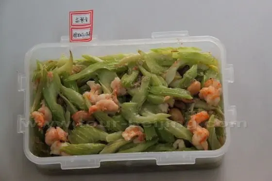 Celery, shrimp and cashew