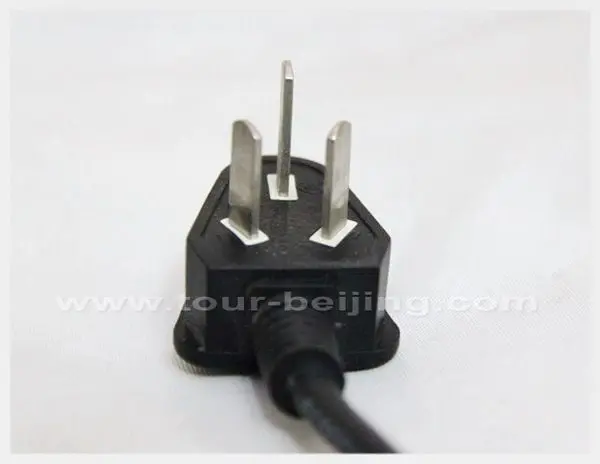 Type I : a three flat pin plug