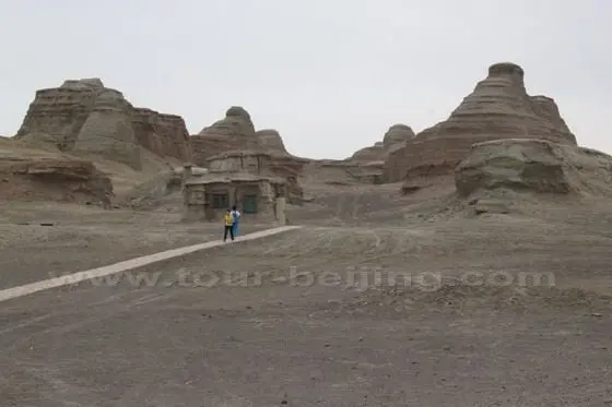 Come closer to the unique Yadan landforms.