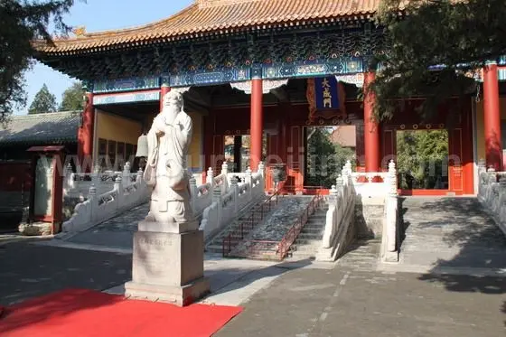 How to Visit Confucian Temple and Imperial College Museum (Tips, Photos & Map)