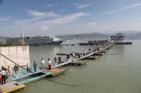 Disembark for the Fengdu excursion.