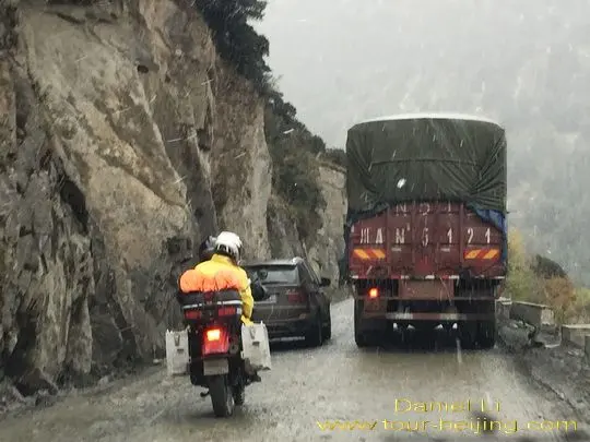 Drive on Gaoersi Mountain