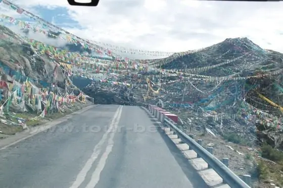 Drive through the Nachanla Pass at the altitude of 4500 meters