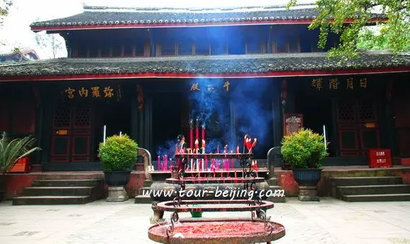 How to visit Qingyang Palace in Chengdu (Tips, Photos & Map)