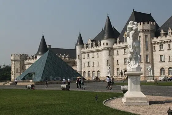 Dynasty Chateau is the largest chateau in China