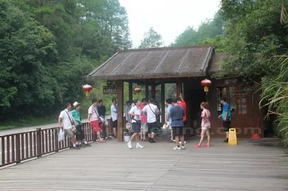 Each major attraction in Wuyishan Scenic Area has a shuttle bus terminal.