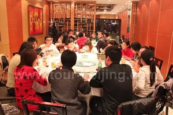 Enjoy chatting over eating foods
