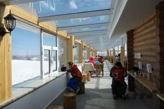 Enjoy leisure time at the service building