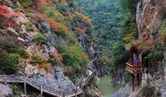 Fall Foliage at Xixia Gorge Eulogy.