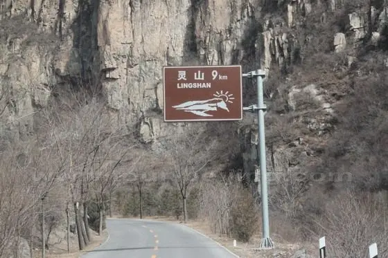 From Hongshuikou, there is still 9km to go before we reach lingshan or Jiangshuihe Village.