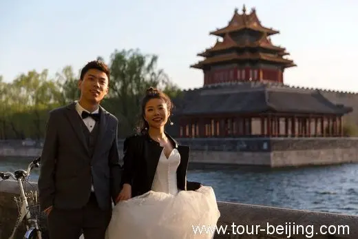 Taking a wedding photo at the turret.