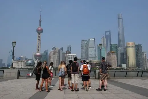 How to Visit the Bund in Shanghai (Tips, Photos & Map)