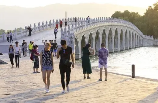 People coming through the famous 17-arch bridge