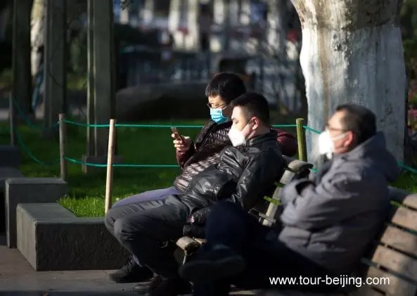 Move around wearing masks in Hangzhou, China
