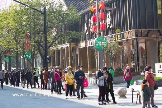 Smell the fragrance of West Lake Spring despite face masks