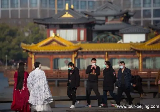 Smell the fragrance of West Lake Spring despite face masks