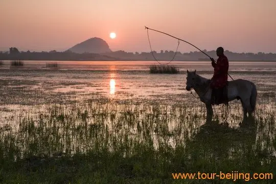 Sunrise at Jiangjun Pond