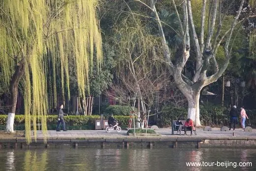 Smell the fragrance of West Lake Spring despite face masks