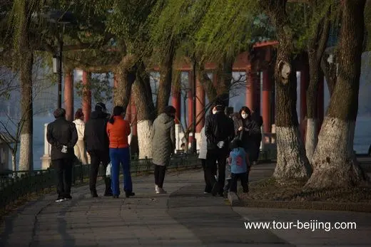 Smell the fragrance of West Lake Spring despite face masks