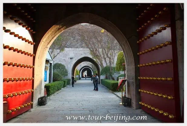 How to Visit Zhonghua Gate Nanjing (Tips, Photos & Maps)