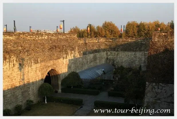 How to Visit Zhonghua Gate Nanjing (Tips, Photos & Maps)