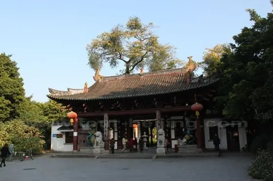 Guangxiao Temple's mountain gate