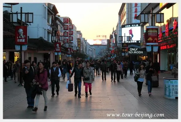How to Visit Guanqian Street in Suzhou (Tips, Photos & Map)