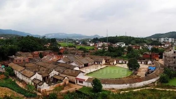 Hakka Coiled Dragon Houses ( Weilongwu)