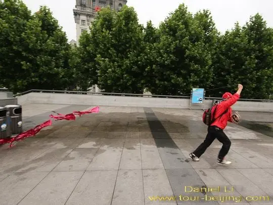 He starts to run to give the air lift to his kite1