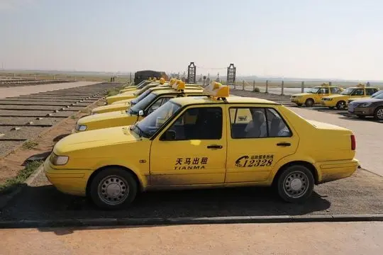 Hire a local yellow taxi from Zhongwei to Tonghu Grassland.