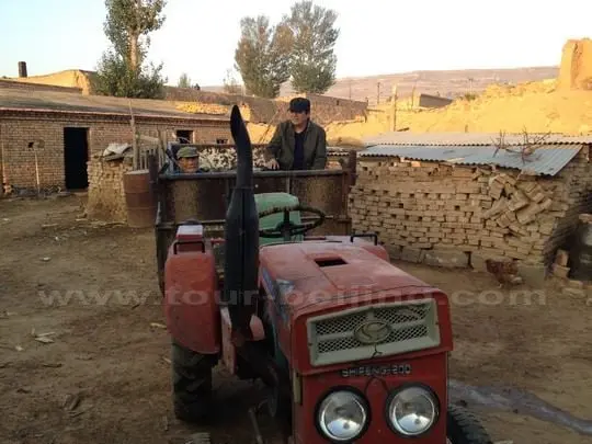 Hitchhike Li's tractor