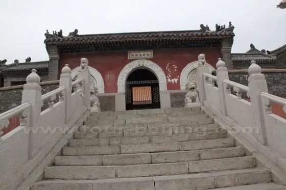 Huiji Temple Exterior - Huiji Temple is comprised of 8 shrines including Bixia Yuanjun - The Goddess