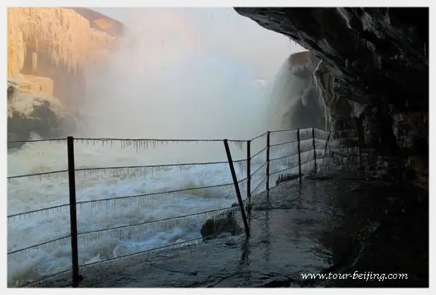 How to Visit Hukou Waterfall (Tips, Photos & Map)