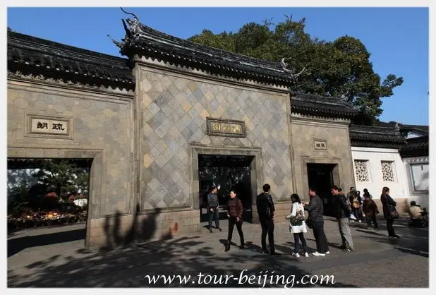 How to visit Humble Administrator's Garden (Tips, Photos & Maps)