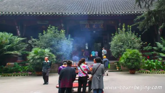 How to visit Qingyang Palace in Chengdu (Tips, Photos & Map)