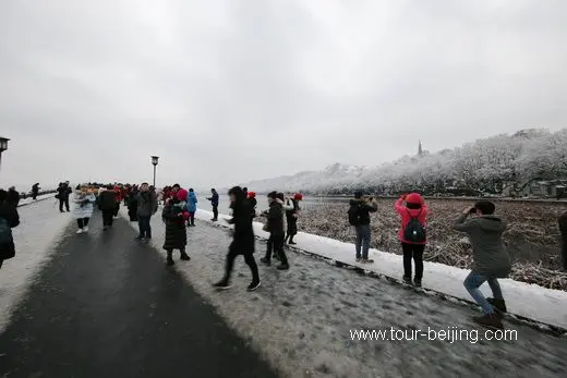 Snow Turns West Lake Hangzhou into a White Fairyland