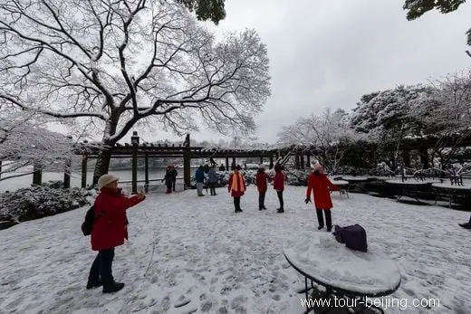 Snow Turns West Lake Hangzhou into a White Fairyland