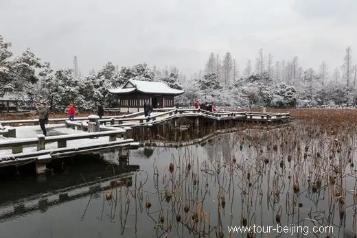 A Snow-covered West Lake