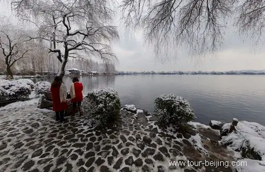 Snow Turns West Lake Hangzhou into a White Fairyland