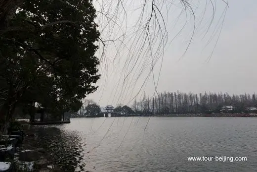 Poetic Winter Scenery Viewed from Su Causeway in West Lake