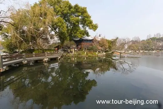 The Pure and Fresh Winter Beauty of West Lake in Hangzhou