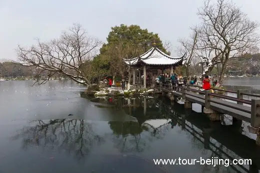 The Pure and Fresh Winter Beauty of West Lake in Hangzhou