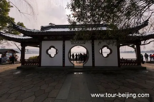 The Pure and Fresh Winter Beauty of West Lake in Hangzhou