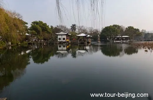 The Pure and Fresh Winter Beauty of West Lake in Hangzhou