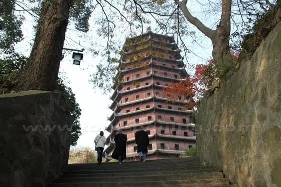 How to Visit Liuhe Pagoda