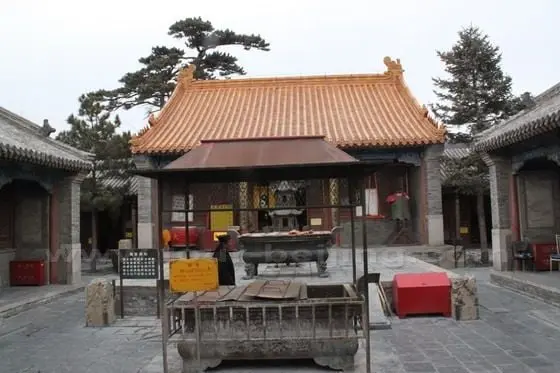 Inside Huiji Temple - It is a typical courtyard with the main house as the shrine of the Goddess.